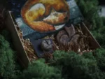 Miegančios lapės dovanų rinkinys (segė+magnetas+atvirukas)